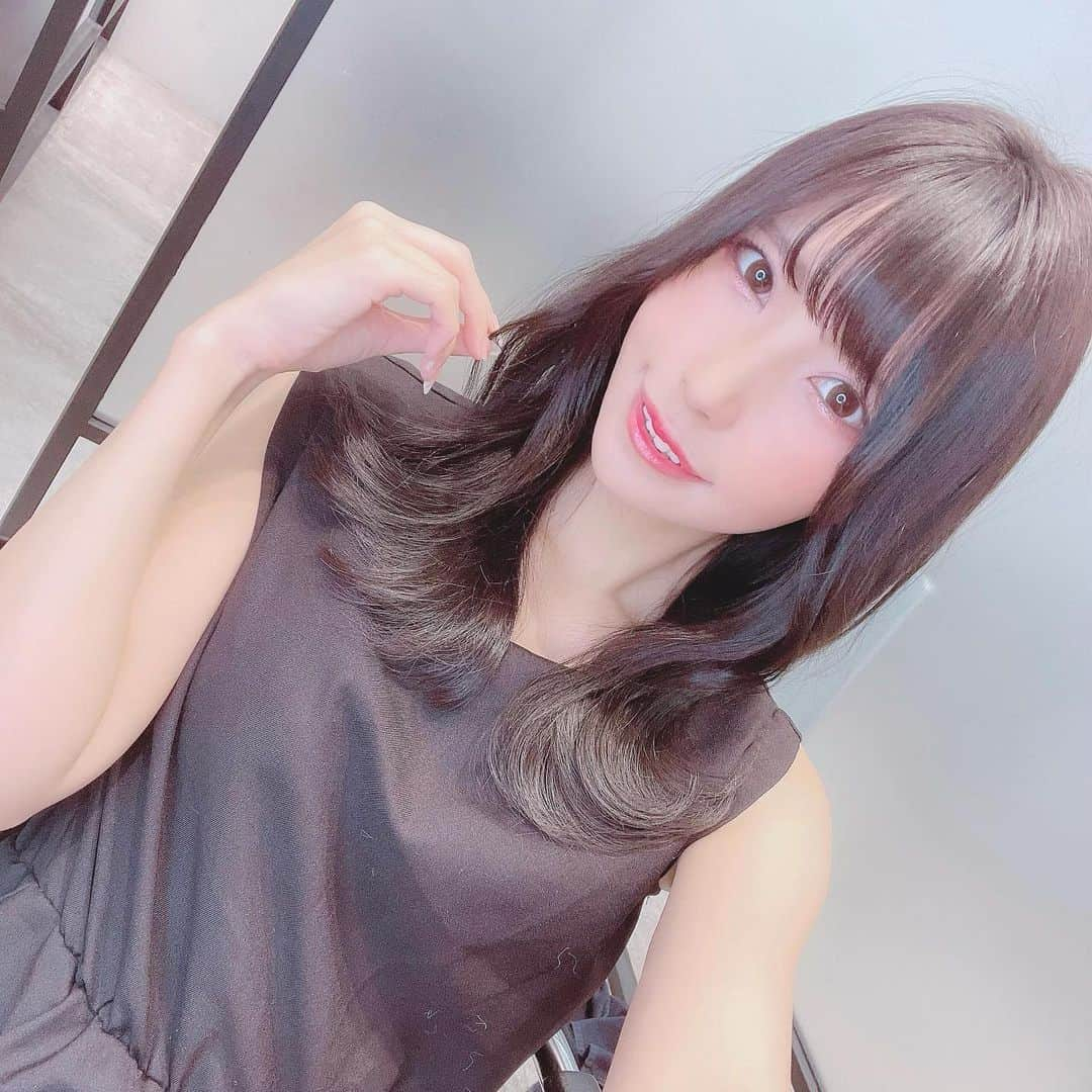 美和花樺さんのインスタグラム写真 - (美和花樺Instagram)「. 明日から活動再開するよ〜!! ということで、美容院に行ってきました(*´꒳`*)💓 . カットもカラーもとても良い感じですっ✨ . トリートメントもしてもらったから、さらさらだよ〜っ🥰 . 似合ってる？💓 . #カラー #ヘアカラー #newhair  #トリートメント #美容院行ってきた #ヘアカット #harrystyles」8月21日 22時14分 - hurhurchan