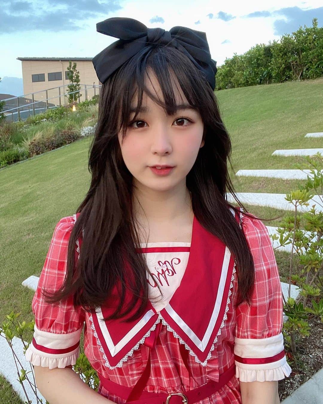 高田もものインスタグラム：「. 前髪どっかいった！ . また、チェキチャができるようになりました！ . 予定はTwitterにだしたのでチェック宜しくう！！ . かしこ . #高田もも #かしこってなに #かしこ #instagood #instagram #韓国メイク #韓国ヘア #レイヤーカット #リボン #🎀 #リボンアレンジ #ロングヘア #マイメロ #マイメロディ #前髪」