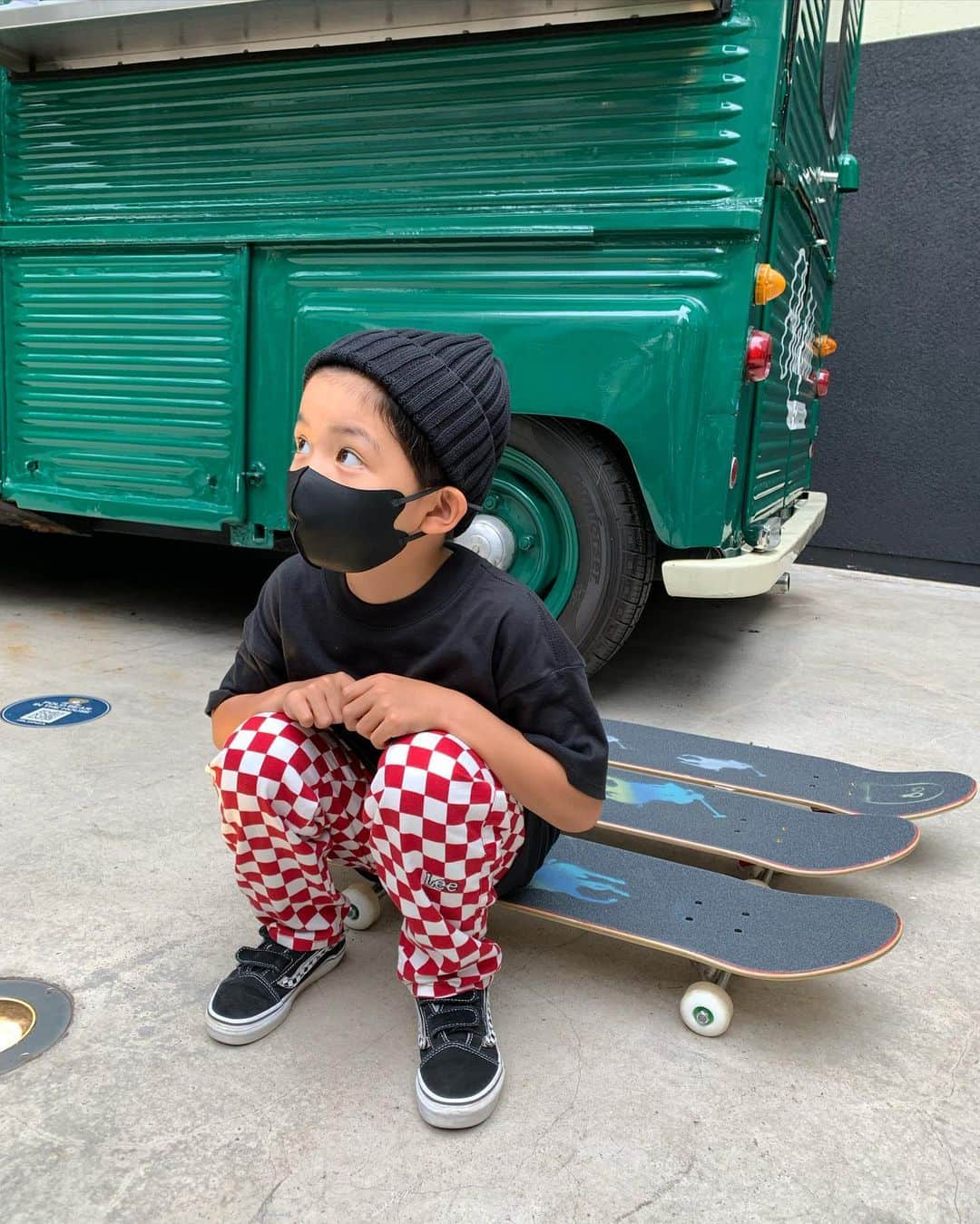 春名亜美さんのインスタグラム写真 - (春名亜美Instagram)「『RL SKATEBOARD SCHOOL for Kids』に長男が参加してきました🛹  オリンピックでの @yutohorigome くんの活躍を見て、「僕もスケボーやりたい！」と言われたけど、都内ではスケボーできる環境はなかなかないし、どうしたもんかなー🤔と思ってたところにこんな期間限定イベントを発見💡  @gunsooo 先生が優しく丁寧に面白く教えてくれてました🛹  スケートボードランプの経験までさせてもらって、終了後に息子に感想を聞くと「楽しすぎた！もっとやりたい！」と汗だくになりながらも、キラっキラの笑顔で言ってました😊 ・ ・ ・ #rlskateboarding #rlskateboardramps #rlskateboard#ralphlauren  #ラルフローレンカフェ #ラルフローレン銀座 #RLSKATEBOARDSCHOOLforKids」8月21日 22時42分 - amiharunaami