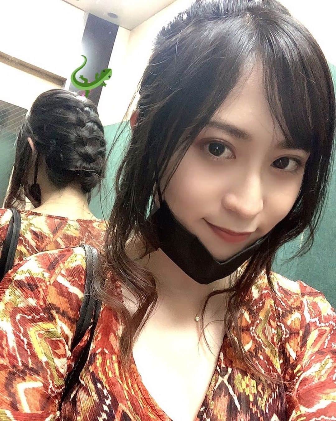 のインスタグラム：「お疲れさまでした！ 髪の毛可愛くしてもらったので見て🥰  呪術ガチャもらた〜ありがと〜〜😭❤️  #ライブ #お疲れさまでございました」
