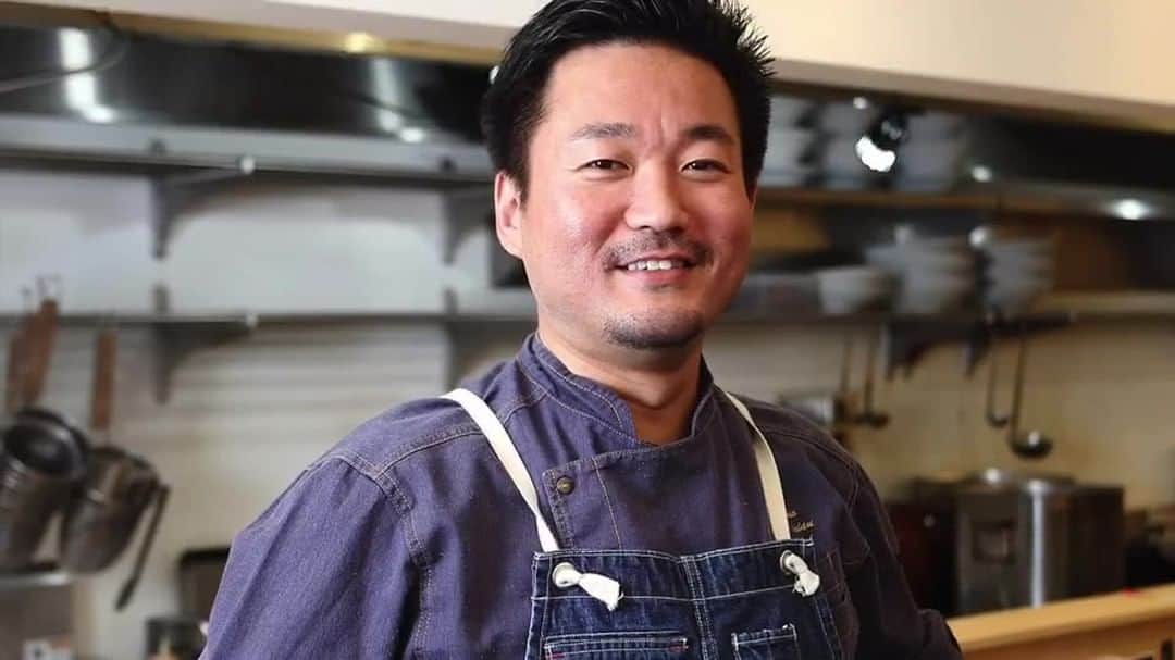のインスタグラム：「神取忍×175°DENOカレーコラボ決定‼︎「カンドリーチキンカレー」  女子プロレス最強の男「神取忍」×シビれ最強の男「DENO」 コラボ決定！！ 1日三食食べても飽きない二人のコラボカレーが登場！！ 詳細を待て  神取忍カンドリーチキンカレー | 175°DENO onlineSHOP https://thebase.page.link/JmjX @baseec   175°DENO担担麺YouTube https://youtu.be/UWRbddrZogQ」