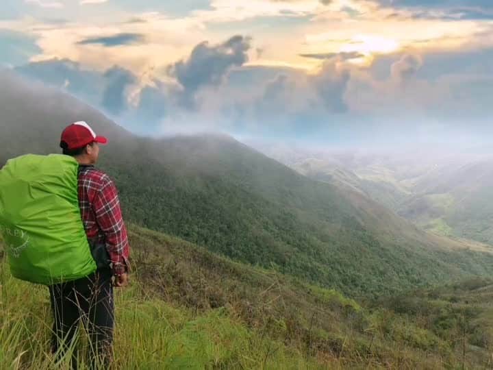 オスプレーのインスタグラム：「”Clouds are the sky’s imagination.” - Terri Guillemets | 📷 by @mr.rolbomb_adventures | #ospreypacks」