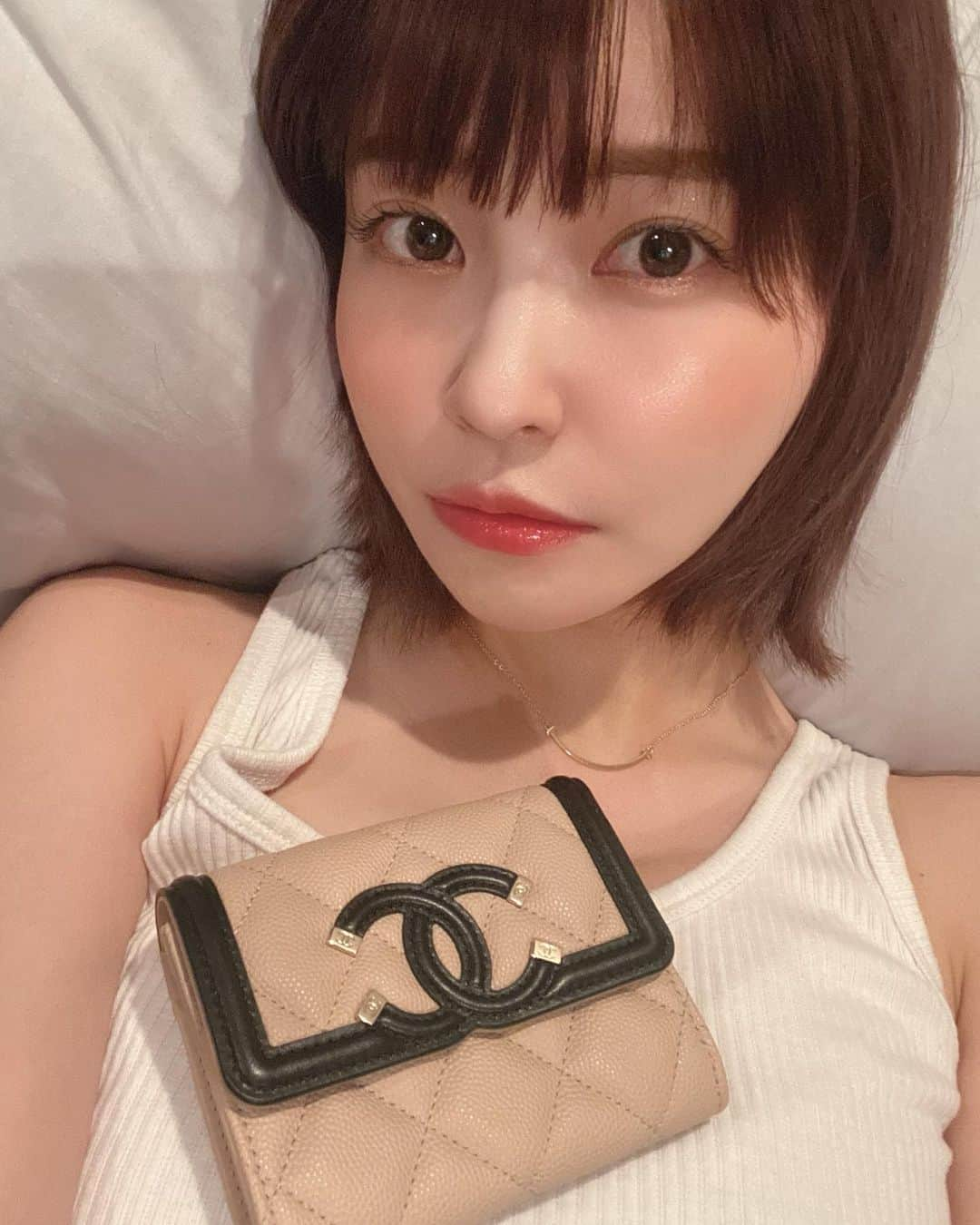 岸明日香さんのインスタグラム写真 - (岸明日香Instagram)「ぴんくのお財布おろしました👛  かわいい🤗 ぴんくには育てる力があるらしい💋 お仕事がんばろ〜  昨日は衣装合わせで可愛いお洋服いっぱい着てきたよ〜😋」8月22日 10時54分 - aspoo02