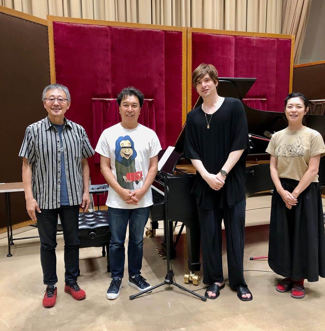 加藤紀子のインスタグラム：「日曜お昼0時15分からは NHK-FM「トーキングウィズ松尾堂」　 本日は『セッションしようよ！』をテーマに  エンターテイナー…城田優さん、ジャズピアニスト…小曽根真さんにお話を伺うところか… 🎹に🎤に😭✨…。  無意識に頑張っていた日々の疲れがスーっと溶ける世界でした。 ぜひお付き合い下さいませ！  #トーキングウィズ松尾堂」