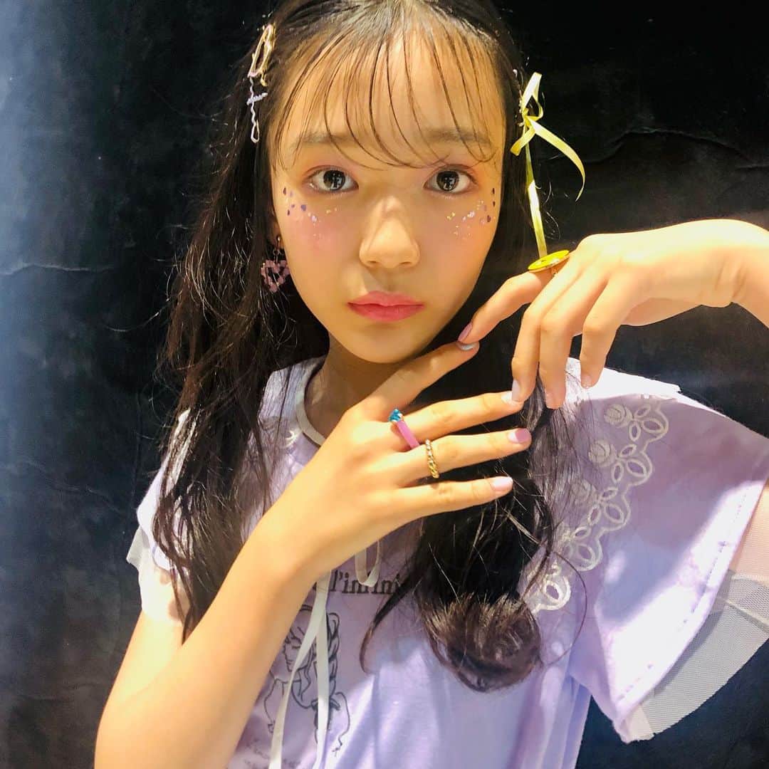 ニコ☆プチのインスタグラム：「💜🌙☁️✨  キラキラメイクにキラキラアクセだよ~~🐰🎀  #石原咲奈」