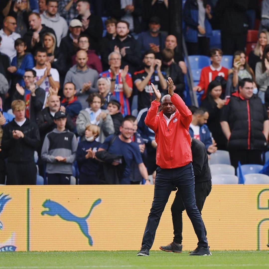 パトリック・ヴィエラのインスタグラム：「Thank you all for the incredible support and making me feel like home already. We will always fight and give it all for you. 🦅🔴🔵」