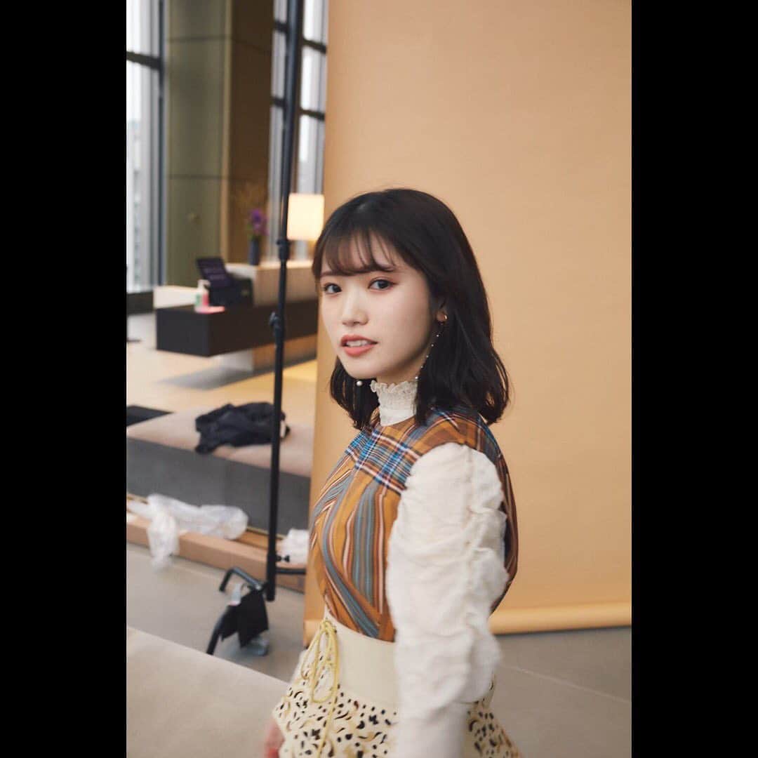 美山加恋のインスタグラム：「photo by @keta_tamamura   仙台公演千穐楽、  昨夜、帰りの新幹線に乗り遅れる夢を見ました。  「うわっ…！……あぁ…」って起きました。  夢なのか現実なのかわからなくて、めちゃくちゃ焦りました。  正夢にならないようがんばりたいと思います。  その前に千穐楽がんばってきます！！笑」