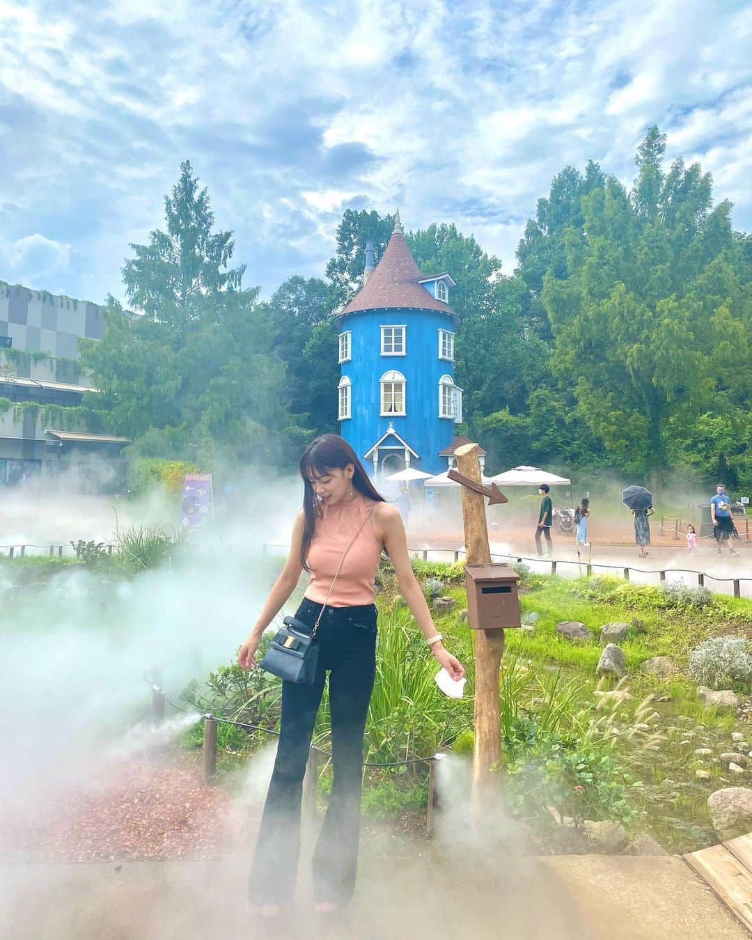 吉澤遥奈のインスタグラム：「友達とメッツァビレッジに行ってきました！自然の中に大好きなものが溢れていて幸せな気持ちになりました☀️  凄く楽しかった☺︎☺︎☺︎ #メッツァビレッジ#ムーミン」