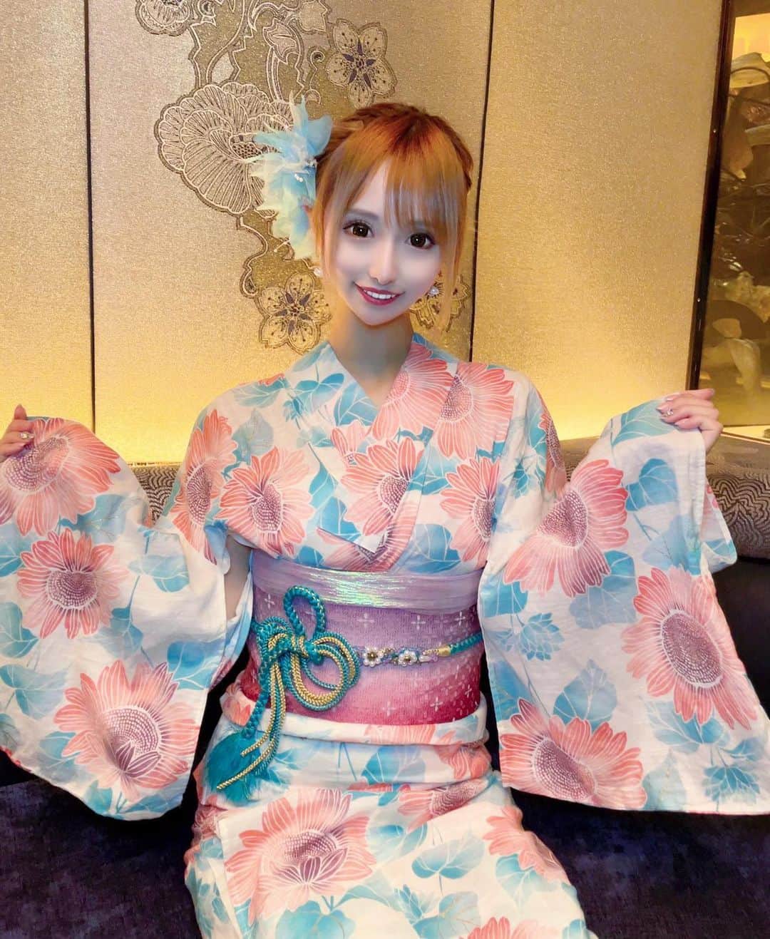 のインスタグラム：「水色×ピンク💎💗💎💗   #黒宮ちはや #小悪魔ageha #モデル #キャバクラ #キャバ嬢 #ホステス #ラウンジ #水商売 #お酒 #歌舞伎町 #新宿 #六本木 #銀座 #北新地 #ミナミ #渋谷 #すすきの #シャンパン」