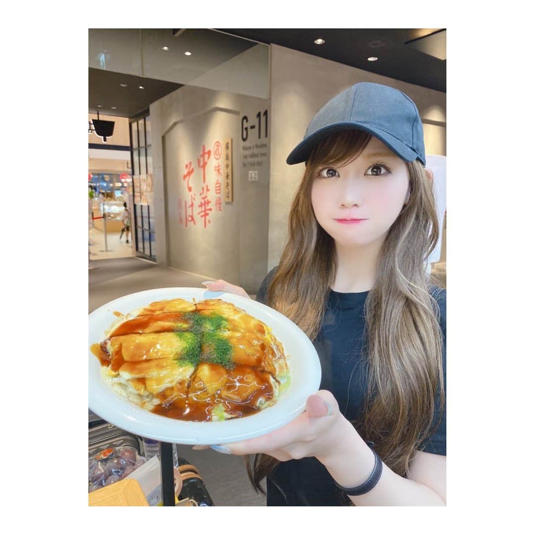 新木さくらさんのインスタグラム写真 - (新木さくらInstagram)「⁡ ⁡ ⁡ 広島ありがとうございました〜！！！！ ⁡ ⁡ 食べれんかと思ったら最後の最後に食べれた！！ お好み焼きおいしかった〜😭✨✨ ⁡ 2日間おったけどますます広島好きになりました😍 緊急事態宣言あけて、通常の世の中に戻ったらまた絶対行きたいし普通に福岡からやと新幹線では近いけんプライベートとか旅行で行きたいリストに入った🤍 ⁡ ⁡#広島」8月22日 19時48分 - araki_sakura14