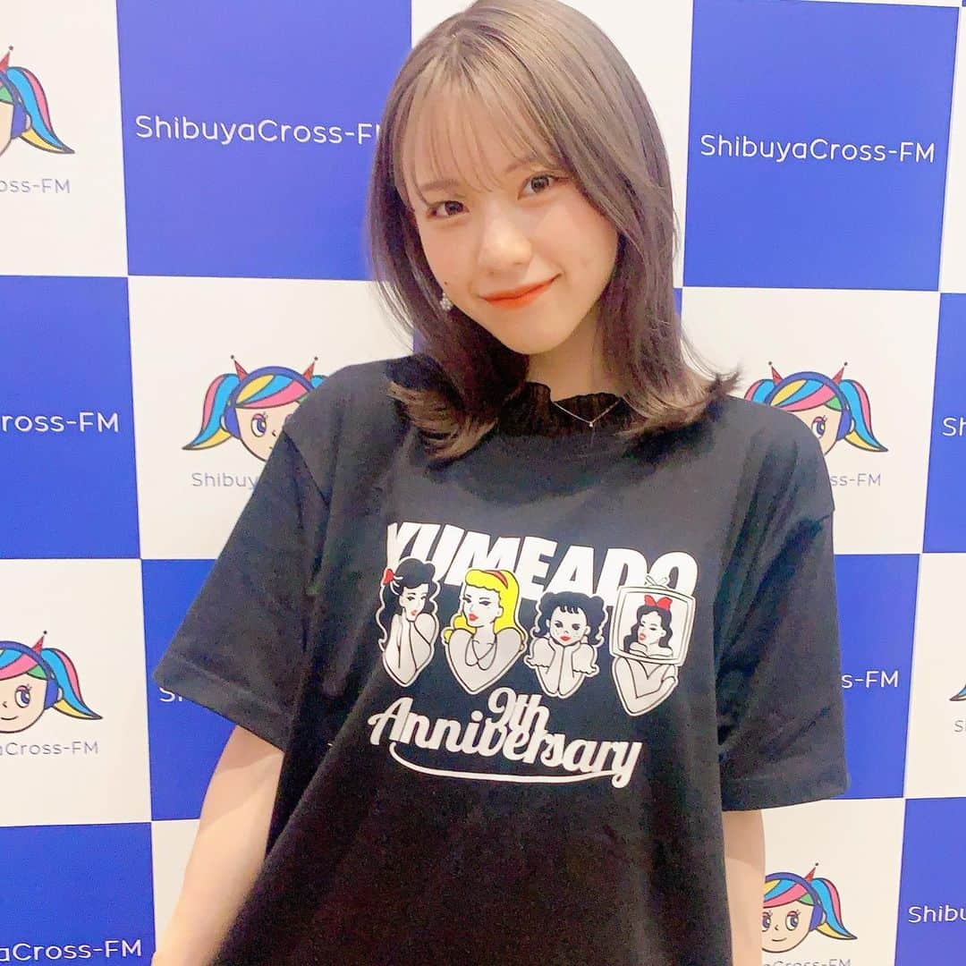 夢みるアドレセンスのインスタグラム：「本日夢アド9周年ライブ！  黒のTシャツは、物販にて販売中！ 少なくなってきているサイズもありますのでぜひお早めにゲットして下さい☺︎  #夢アド #鳴海寿莉亜 #夢アドオフショット」