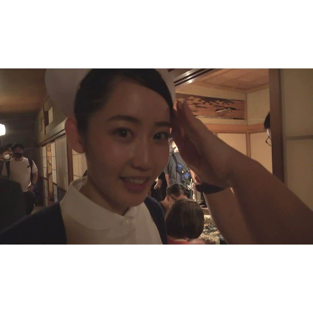 河村綾奈のインスタグラム：「また一つ、貴重な貴重な経験を。 公開中の映画『孤狼の血 LEVEL2』に、少しだけ出演させていただきました。 先輩・横山さんは医師役、私は看護師役です。  松坂桃李さんや斎藤工さん達がいらっしゃるシーン。 銃声も響く中、演技？？というより、心の底から怯えました。  去年10月の撮影でしたが、 何より収録現場で感じた熱気！！ スタートからカットまで同じ方向をみて一つの場面を作り上げていく、そのエネルギーがとてもかっこよくて。 スタッフの皆さんも出演者の皆さんも、 その場にいらっしゃる一人一人がキラキラしてみえました。  この日に感じたこと、出演者の方から伺ったことはまだまだ伝えきれていないので、 来週以降の番組の中でも話せたら良いなと思います✿  終始ドキドキして、刺激的で、体温が上がるような作品。 全編広島撮影『孤狼の血　LEVEL2』全国で公開中です。」