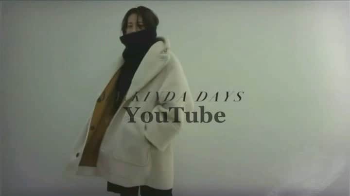 JUNNAのインスタグラム：「今夜18時公開のYouTubeは 8月26日まで開催中の @etretokyo 冬の先行受注の インスタ写真の撮影風景です📸  暑さ、時間との戦いで...終始真顔なのですが、 いつものインスタ写真の撮影風景、 お楽しみいただけたら...🥰  動画登場アイテム ↓  🟡#ETREフェイクムートンリバーシブルジャケット   🟡#ETREパフスリーブニットカーディガン   🟡#ETREハイライズワイドサススカート  🟡#ETREボリュームスリーブモヘヤニットプルオーバー   🟡#ETREモヘヤニットキャップ  🟡#ETREワイドカラータートルニットプルオーバー  🟡#ETREラグソールロングブーツ  YouTubeはトップページよりご覧下さい  #etretokyo#YouTube#junnaYouTube」