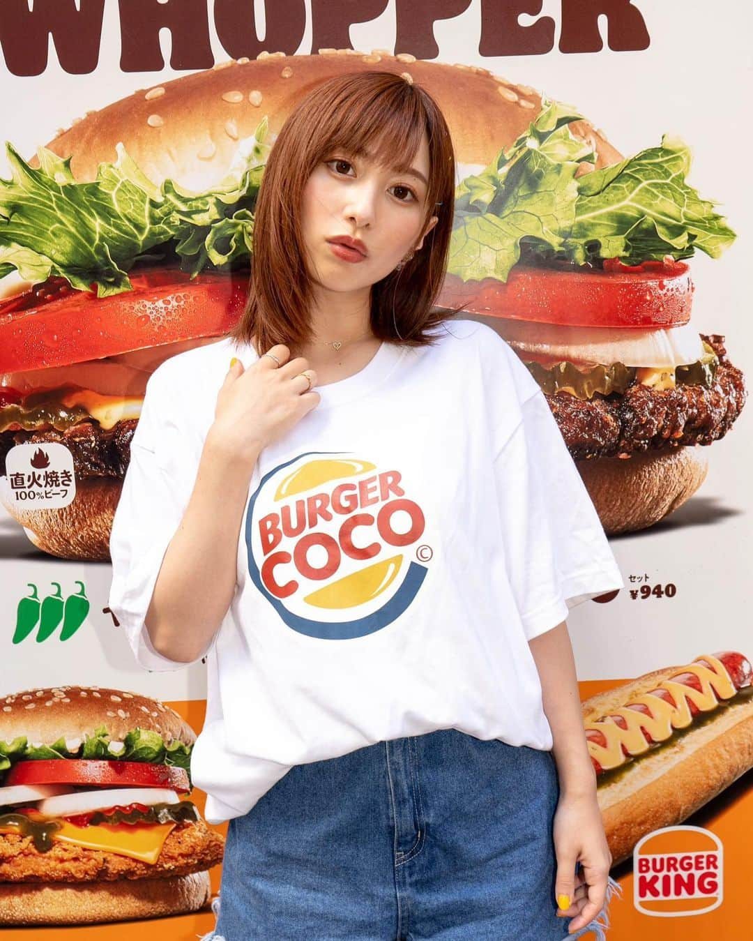 成瀬心美さんのインスタグラム写真 - (成瀬心美Instagram)「🍔 . . 来週！！！土曜日！！ 大阪オフ会！！やるよ！！！ . この度 soxsocksさんとコラボして アパレルグッズを出すことになりました！✨ . ネット販売は 8/29からになるんだけど それを記念して 大阪で大好きな ハンバーガーを貪るオフ会を開催するよ！✨ . . 日時 : 8月28日(土)17~19時 場所 : PLUG食堂 住所 : 〒530-0015 大阪府大阪市北区中崎西1-８−３ 時間 : 120分 参加チケット : 22,000円(税込) . イベント参加者には以下の内容がセットとなります 🧦BURGER COCOアパレル🧦 イベント限定カラー BURGER COCOTシャツ White イベント限定カラー BURGER COCOキャップ デニム BURGER COCOソックス BURGER COCOジョッキ ランダムサイン入りチェキ1枚 . 🍺フードメニュー🍺 PLUG食堂オリジナルハンバーガーセット ドリンク2杯 . ーーーーーーーーーーーーーーーーーーーーーーーーーー . 🍔イベント概要🍔 BURGER COCO 店長オープン挨拶 撮影会タイム 店長によるこだわり食べ方レクチャー ハンバーガー実食 豪華プレゼントジャンケン大会 限定チェキ物販 . . 詳しくはリンクにて❤️ https://soxsocks.shop/items/6120f8d3e4943319423ee74e . . チケットは明日23日18時より 販売開始です☺️ . できる範囲ですが 盛り上がっていきましょー✨ . . #humberger #event #soxsocks #tshirt #コラボ #ソソ #ハンバーガー #食べるぞ #オフ会」8月22日 15時28分 - coco3ndazo