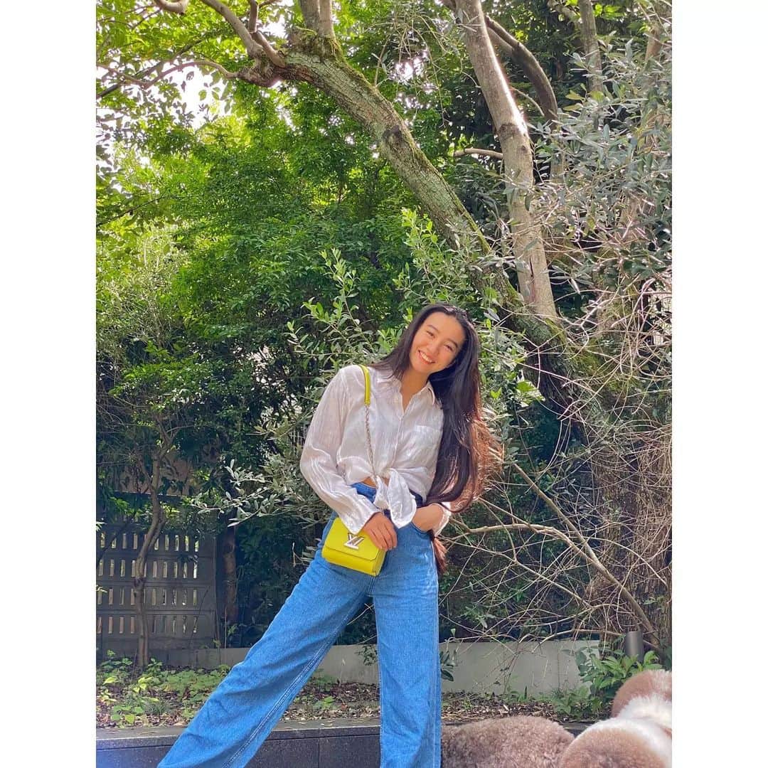 kokiさんのインスタグラム写真 - (kokiInstagram)「I wonder if we will be able to harvest a lot of Olives this year ! Now they're still green ☺️   もうオリーブが実りはじめました!   Bag @louisvuitton」8月22日 17時05分 - koki
