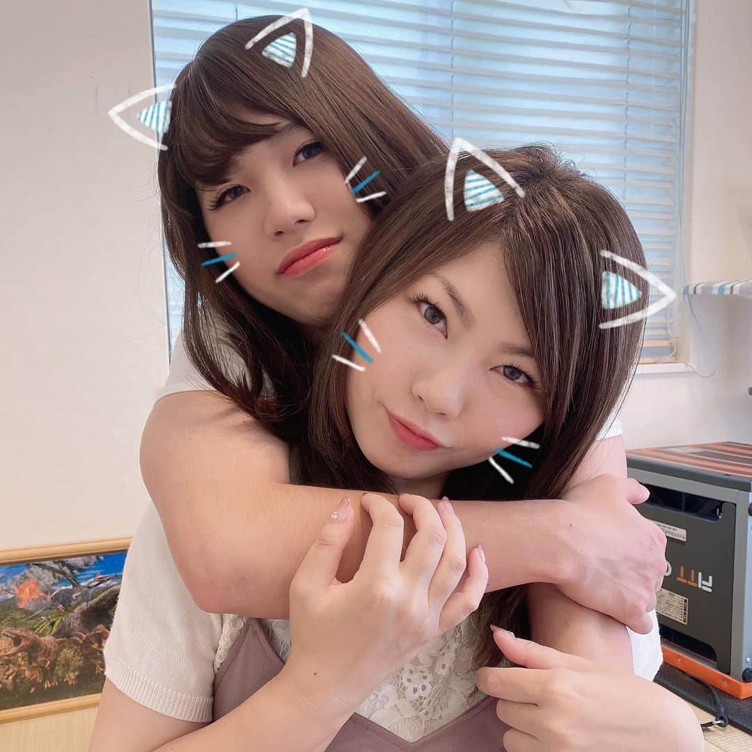ブラザー4チャンネルのインスタグラム：「【今日の笑顔】 今日の動画はご覧頂けましたか？ ⁡ ママ2号のいくママ登場❤️ ⁡ 初めてちゃんとメイクしてみましたが、結構似合ってる気がする✨ 我が家に女の子がいたらこんな感じだったのでしょうか…w ⁡ #brother4 #笑顔 #夏休み #いっくん #女の子の日」
