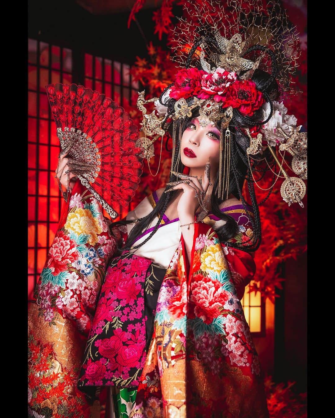 のインスタグラム：「⁡ ⁡ ⁡ 華流花魁『心華魁(シンファーラン)』【紅】 ⁡ ⁡ こちらも越後屋助六さんにレタッチしていただきました🙏 紅色が真っ赤に染まってこちらもまた美しいです❤️‍🔥 ⁡ ⁡ ⁡ ❀head dress作製：アトリエベアトリーチェ🥀様　　 　　　　　　　　  @beatrice.taru  ⁡ ❀studio：ESPERANTO Kokoro Kyoto Okazaki Studio  　　　  @studio_esperanto  ⁡ ❀ retouch： @echigoya_sukeroku  ⁡ ⁡ ⁡ #札幌 #被写体 #モデル  #着物 #和服 #和装 #華流  #日本の文化  #中国の文化  #ヘッドドレス  #オーダーメイド  #エスペラント京都  #creative_portraits  #pasha_magazine  ##jp_portrait部  #portrait_lovers_united  #igbest_shots #2_fineart  #ig_bless_women  #great_myshotz  #good_portraits_world  #jp_portrait部 #team_jp  #gris_cartier_bresson  #MoodyPortraits  #portraits_universe  #worldsfinestmagazine  #portrait_shooters  #total_japan #IG_JAPAN」