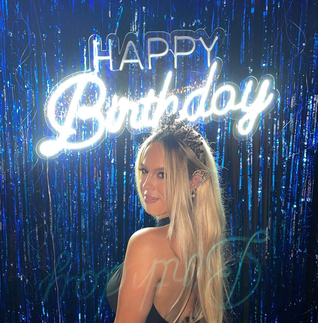 サラ・サンパイオさんのインスタグラム写真 - (サラ・サンパイオInstagram)「We had a fairy party last night 😅🧚🏼 night court ACOTAR vibes for @nicolesudyka bday!」8月23日 4時19分 - sarasampaio