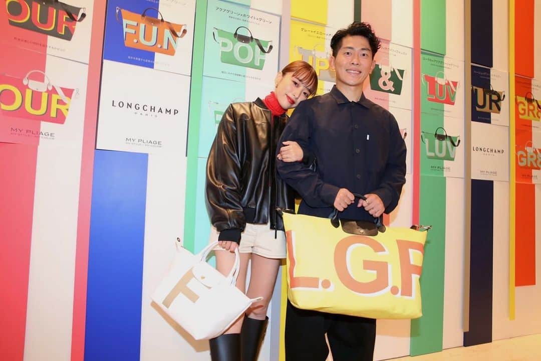 近藤千尋さんのインスタグラム写真 - (近藤千尋Instagram)「先日太田夫婦で一足お先に @longchamp ポップアップに お邪魔してきました💞   ボディ部分にサステナブルな素材を使用した「シグネチャー」 トラベルバッグをオーダーしました❤️❤️ オリジナルバッグ 早く来ないかなー🧏🏻‍♀️🌈  お洋服も全身　@longchamp 😎  マイ プリアージュⓇ シグネチャーFW21 ポップアップ 期間：2021年8月21日(土)～8月29日(日) 時間：11:00～20:00 場所：ロンシャン ラ メゾン表参道（東京都渋谷区神宮前4-30-4）  #LongchampMyPliage #ロンシャン @longchamp」8月22日 20時38分 - chipichan.1215