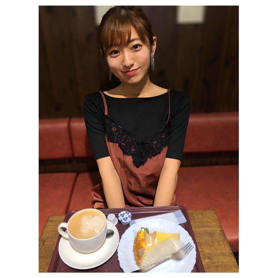 白戸ゆめのさんのインスタグラム写真 - (白戸ゆめのInstagram)「🫖 . ももに弱い。ついつい注文しちゃいます笑 フルーツで1番ももが好き🍑💓 . #もも #カフェ #フレッシュフルーツ #ケーキ #タルト #カフェラテ  #おやつ #cafe #プリンタルト」8月22日 20時41分 - yumeno.s_