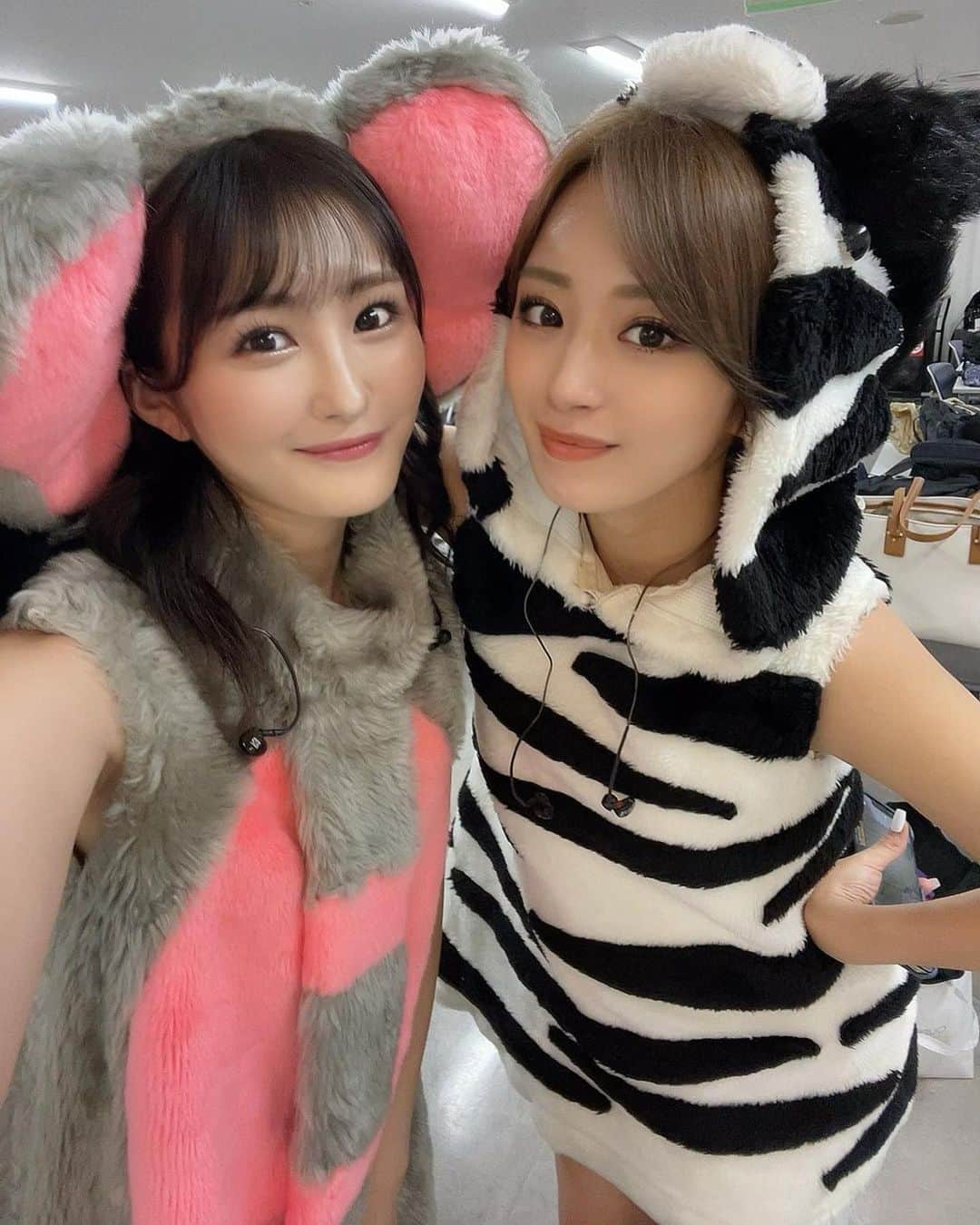 木下春奈のインスタグラム：「・ 🦓🦓🦓 ・ まさか10年経って着ることになるとは、、 本当にもう二度と着ることはないでしょう😉 ・ ・ ・ #NMB48#一期生#白間美瑠卒業コンサート#雨の動物園 #しまうま#🦓」