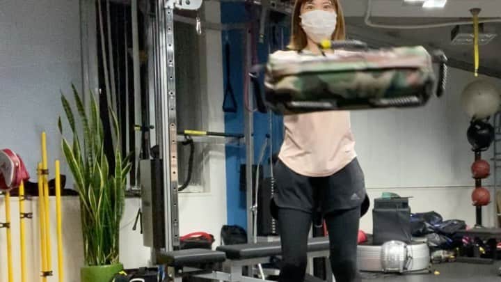 水野夏子のインスタグラム：「サーキットトレーニング！  2週間トレーニングしてないから 今週は筋肉痛になるだろうな😂  #筋トレ #トレーニング #プロテイン #サーキットトレーニング ＃筋肉痛」