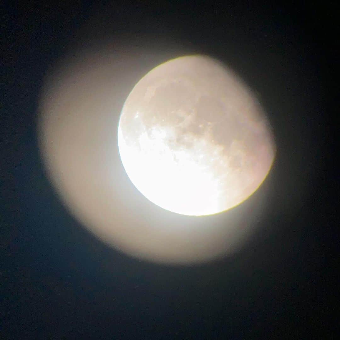 相川七瀬さんのインスタグラム写真 - (相川七瀬Instagram)「曇っているけど、お庭で望遠鏡。 月がとても綺麗。  #望遠鏡」8月22日 21時19分 - nanasecat