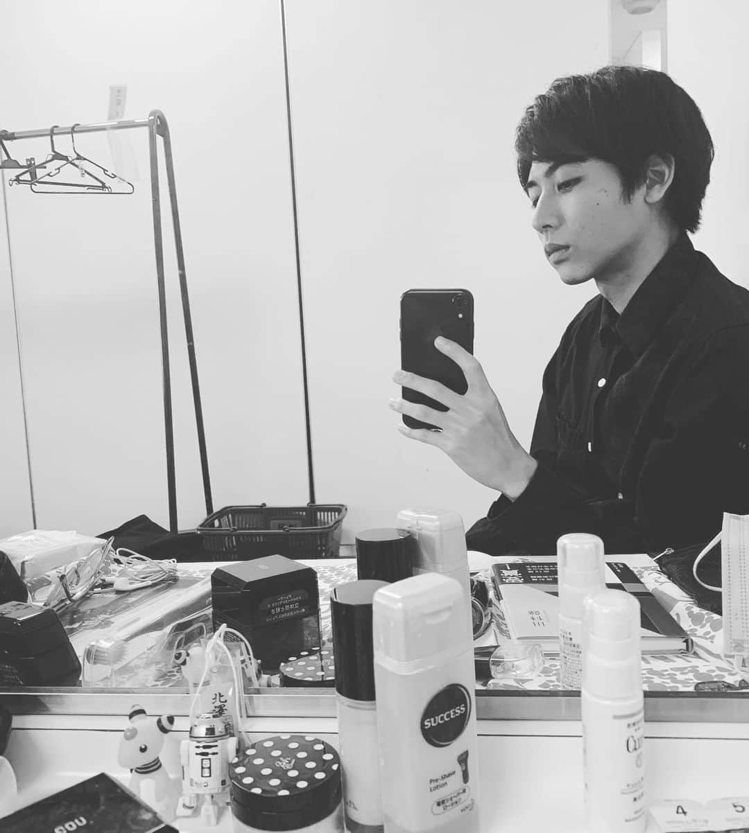 池岡亮介さんのインスタグラム写真 - (池岡亮介Instagram)「汚い鏡前だなーの顔」8月22日 21時17分 - ikeoka_ryosuke