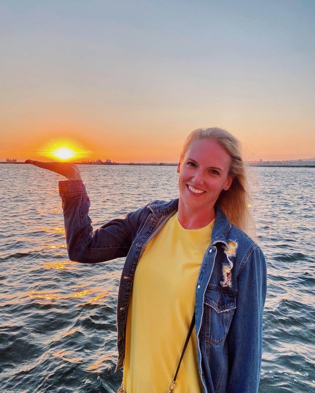 スベトラーナ・ロマシナのインスタグラム：「☀️ Всегда мечтала сделать такое фото   На этом наш турецкий уикенд заканчивается, и мы летим домой!   Дома ждет ребенок и новые интересные дела 🤍」
