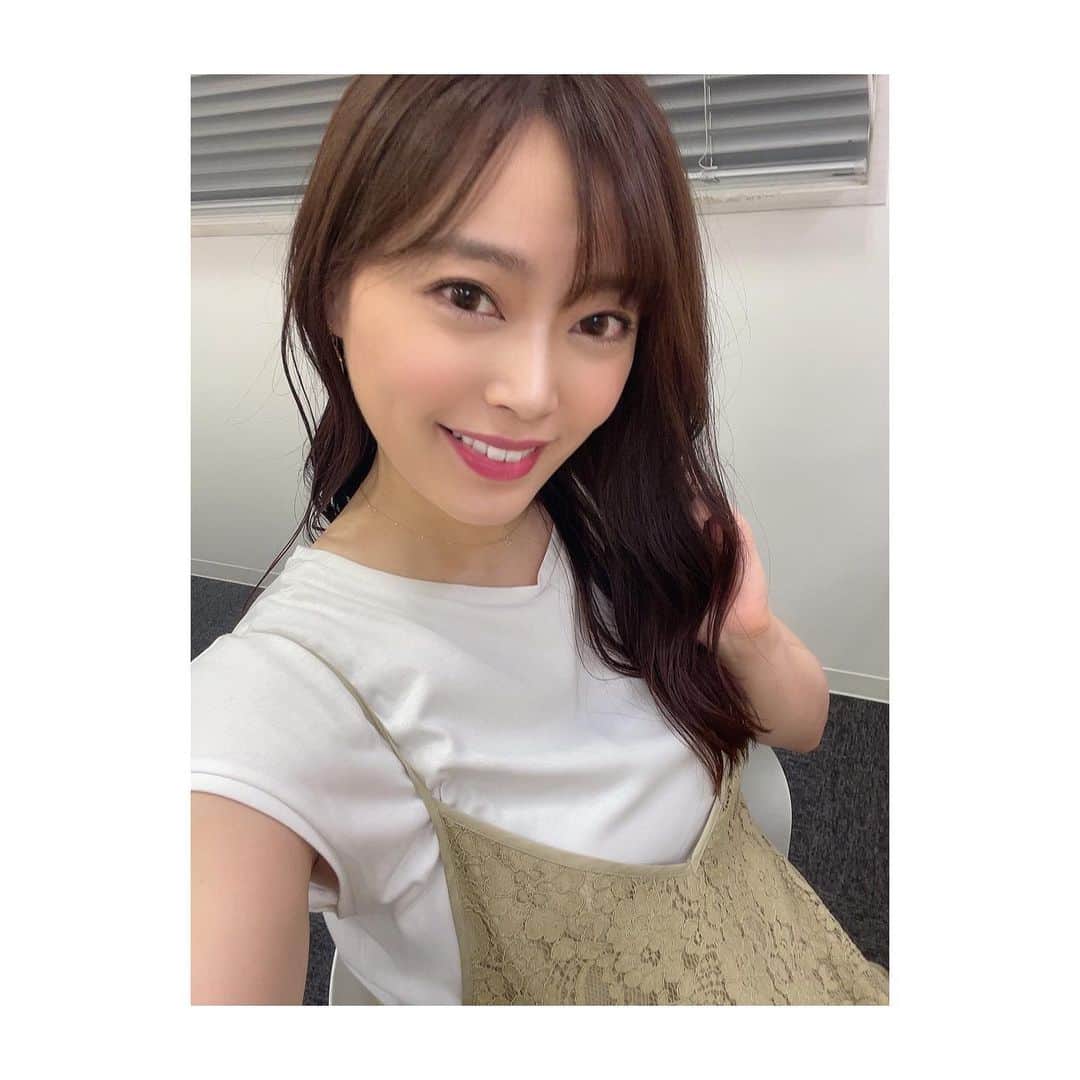 のインスタグラム：「. 髪質改善トリートメントなるものを やって頂いた！😋✨  ズボラだから お家でのケアはほぼゼロなので（笑） 美容院では徹底的にやってもらいます🤣🤣🤣  💈 @littlekuruku ✂️ @takeuchiharuna_t  #リトルヘアサロン  何回か続けるともっと良くなるみたい🤗✨ わくわく💕 次も楽しみ！！！  #女子アナ　#アナウンサー　#フリーアナウンサー #美容院　#髪質改善　#トリートメント　#美容好きな人と繋がりたい #このタグ使ってみたかった笑笑　#わたしは美容には疎いので悪しからず　#instagood #followｍe  @little_anemone_salon」