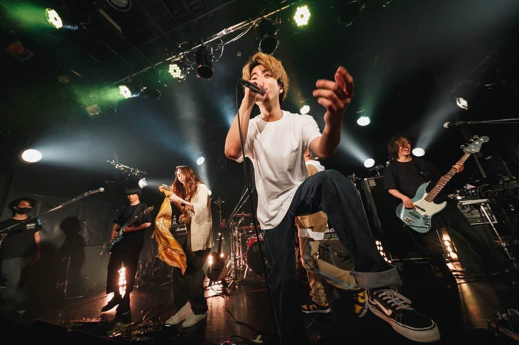 Masafumiのインスタグラム：「@ambers_band_jp とコラボした”All Night Long” 夢が詰まった一曲。アンバーズ大好きや。  @ambers_band_jp  @_takuto.f_ @toyoshimakoki」