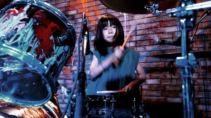 松隈ケンタのインスタグラム：「スクランブルズミュージックカレッジ 発表ライブ。  エースのきいちゃん小学生です。  #育成のスクランブルズ #scrambles #smc」