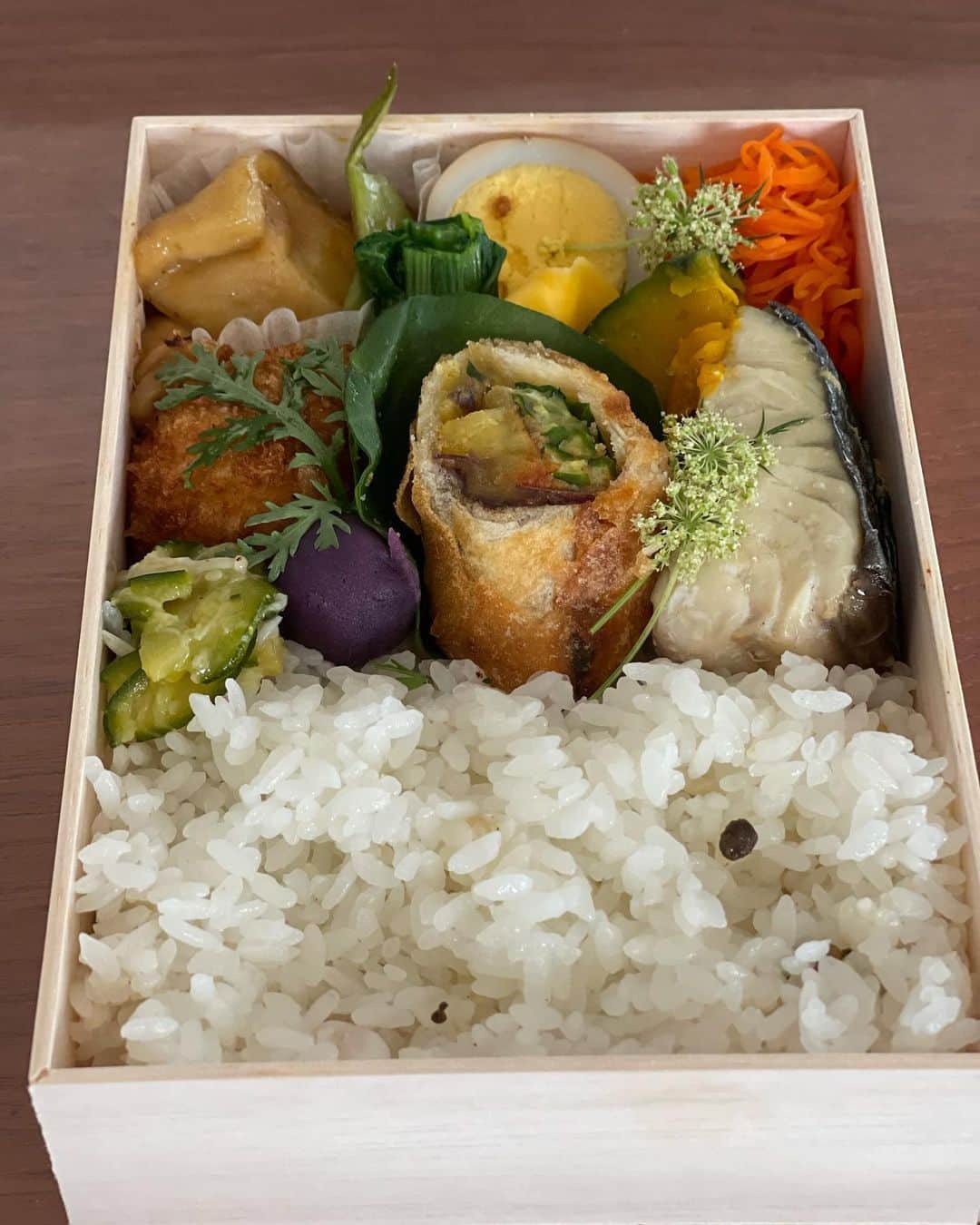 結城アンナさんのインスタグラム写真 - (結城アンナInstagram)「「Chioben」の美しいお弁当👍🏼山椒ごはん大好き💕Beautiful bento lunch from ｛Chioben｝☺️Their sansho-Japanese pepper rice is definitely a must try❣️ ☆☆♡☆☆♡☆☆♡☆☆♡☆☆♡ #obento #お弁当 #自分をいたわる暮らしごと #北欧が教えてくれたシンプルな幸せの見つけ方　#chioben @chiobenfc #ilovejapan #ilovetokyo」8月23日 6時30分 - ayukihouse