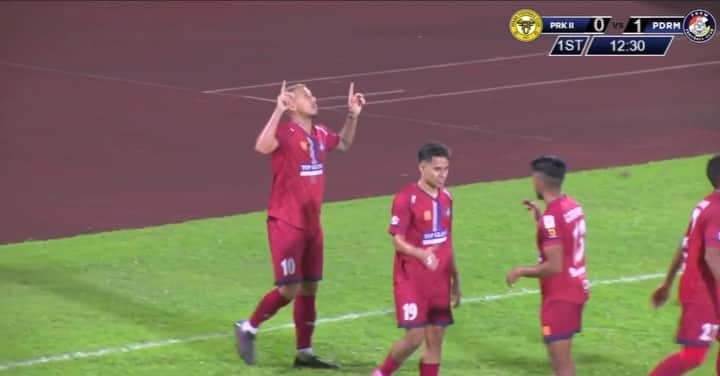 鈴木ブルーノのインスタグラム：「First goal ⚽️」