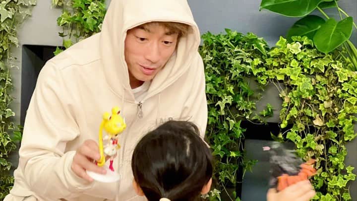 田村淳のインスタグラム：「我が家のオリジナルの ゆびきりげんまん 娘と2人で作りました^_^  大きくなって友達とゆびきりげんまんする時にメジャーなメロディとぶつかり合って困惑するだろうけれど、なんとかこちらのメロディで押しきって欲しいと思いますw  #ゆびきりげんまん」