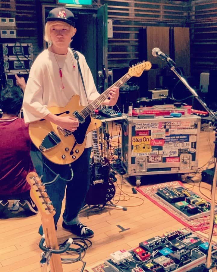 山田義孝のインスタグラム：「🪐🪐🪐 E7（#9）だけを弾くサポートギターの仕事がもしありましたらご連絡ください。 ※ギターは持っていません。 ※賄い付き希望。 ※地方前乗り希望。 #リハーサル #吉田山田祭り2021」