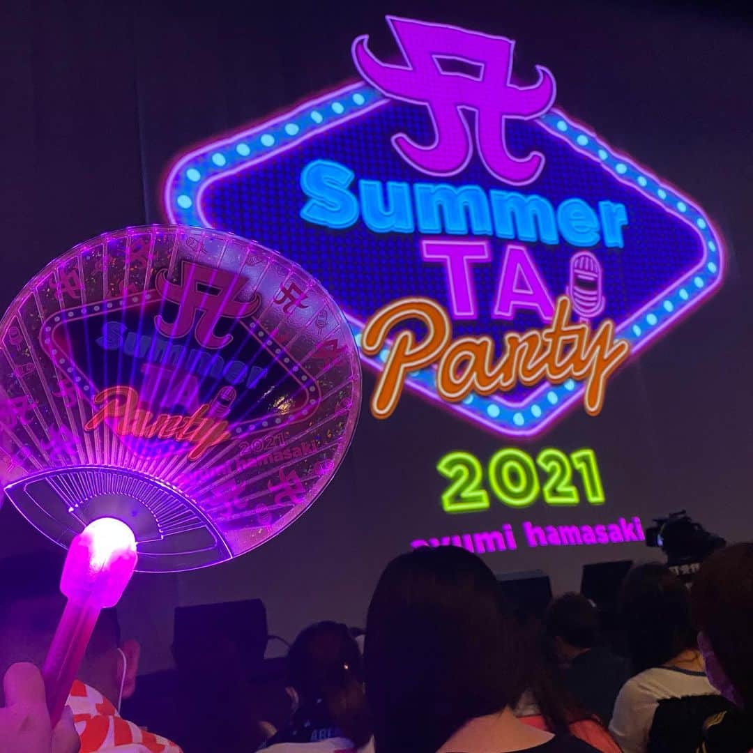 おつぽんのインスタグラム：「あゆのライブ行ってきた！ 奇跡の4列目だった〜😭💖  人生で1番近いライブだった あゆ、衣装、MC、ハプニング めっちゃ近くでよくみれた😆  HANABIで涙腺崩壊した笑  #浜崎あゆみ  #ayumihamasaki  #SummerTAParty2021  #豊洲PIT」