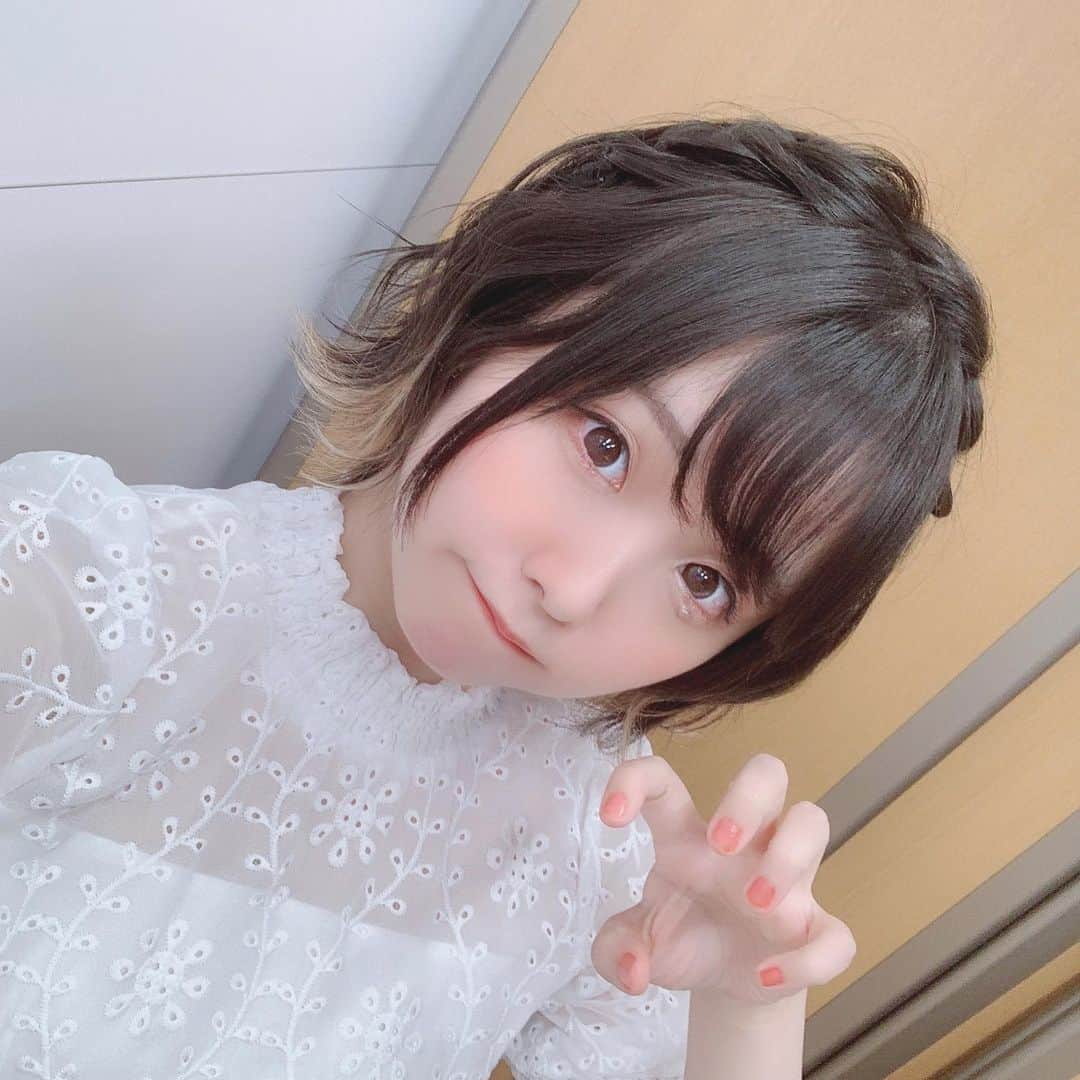 くろねこのインスタグラム：「ヘアセットしてもらったやつー(*´◒`*)  こういうゆるめなパーマかけるか迷うなぁ〜  #自撮り #selfie #japanesegirl #japanesegirl #ヘアアレンジ #ショートヘア」