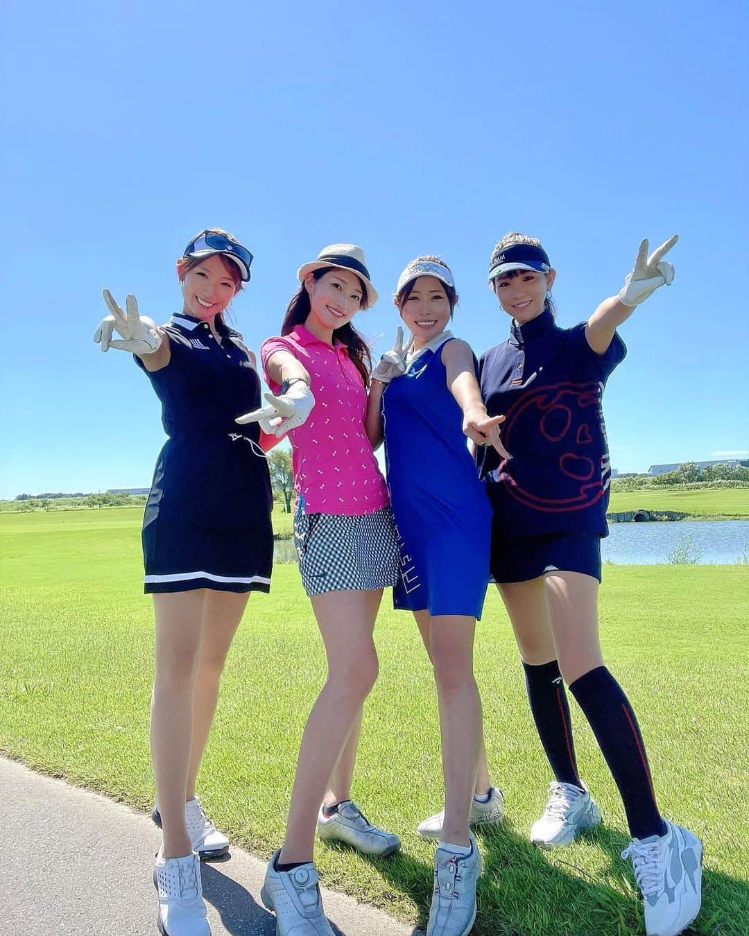 西村いちかさんのインスタグラム写真 - (西村いちかInstagram)「上げ直し😂  今年1番暑かったゴルフ🏌️‍♀️ 風もメチャクチャ強かったー🤣 かっこよくティーさす選手権やったんだけど結果は…爆笑で終わりました🥸  #golf」8月23日 23時43分 - ichika_nishimura
