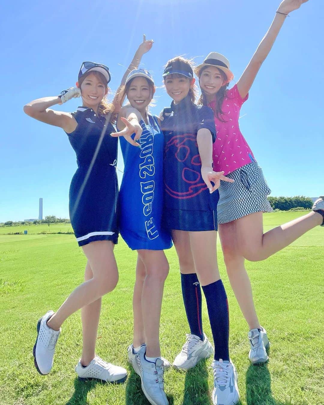 西村いちかさんのインスタグラム写真 - (西村いちかInstagram)「上げ直し😂  今年1番暑かったゴルフ🏌️‍♀️ 風もメチャクチャ強かったー🤣 かっこよくティーさす選手権やったんだけど結果は…爆笑で終わりました🥸  #golf」8月23日 23時43分 - ichika_nishimura
