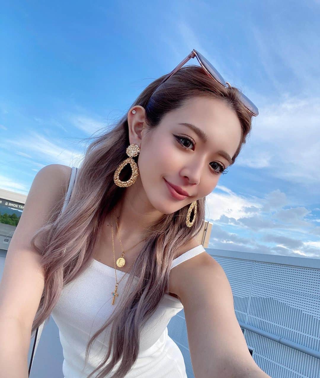 田村月光（ツッキー）のインスタグラム：「💋💋💋💋💋 ・ ・ 𝗚𝗼𝗹𝗴 𝗮𝗰𝗰𝗲𝘀𝘀𝗼𝗿𝘆しか勝たんｯ⚜️ ・ 天気良いと全部が盛れる👸🏼💕」