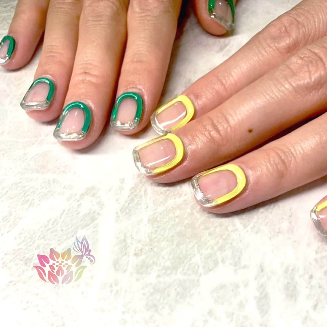 ネイルアーティストRYさんのインスタグラム写真 - (ネイルアーティストRYInstagram)「. 立体縁取りネイル💅🏻💚💛 . 個性派おしゃれデザイン🌵 . #ネイリスト #ネイルアーティスト #ネイルアート #ネイルチェンジ #ネイルサロン #大阪ネイルサロン #ネイルスクール #ネイル動画 #ジェルネイル #ネイルデザイン #立体ネイル #縁取りネイル #ぷっくりネイル #アシメカラー #グリーンネイル #イエローネイル #デザインネイル #トレンドネイル #おしゃれネイル #個性派ネイル #こだわりネイル #夏ネイル #summernails #美甲 #日式美甲 #日式美甲胶 #日本美甲师 #日本美甲老师 #美甲上课 #日本胶」8月23日 16時01分 - nail_artist_rm