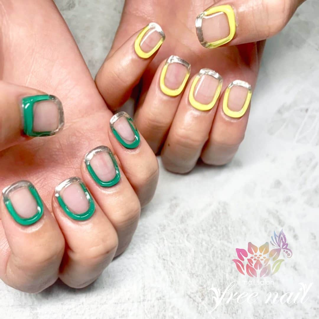 ネイルアーティストRYのインスタグラム：「. 立体縁取りネイル💅🏻💚💛 . 個性派おしゃれデザイン🌵 . #ネイリスト #ネイルアーティスト #ネイルアート #ネイルチェンジ #ネイルサロン #大阪ネイルサロン #ネイルスクール #ネイル動画 #ジェルネイル #ネイルデザイン #立体ネイル #縁取りネイル #ぷっくりネイル #アシメカラー #グリーンネイル #イエローネイル #デザインネイル #トレンドネイル #おしゃれネイル #個性派ネイル #こだわりネイル #夏ネイル #summernails #美甲 #日式美甲 #日式美甲胶 #日本美甲师 #日本美甲老师 #美甲上课 #日本胶」