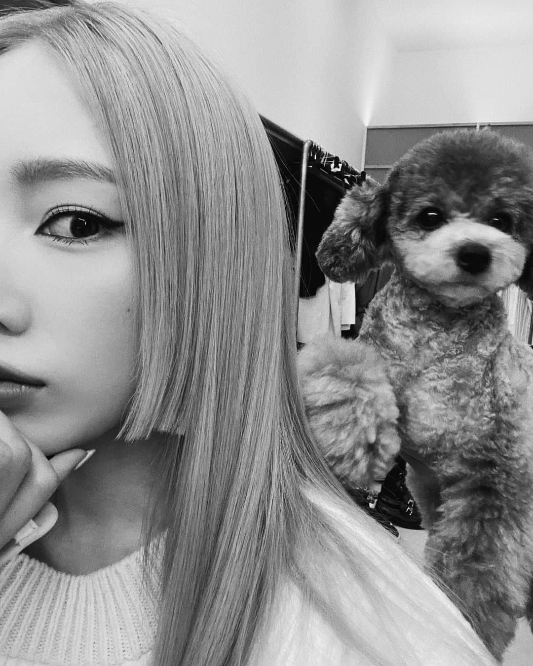 テヨン さんのインスタグラム写真 - (テヨン Instagram)「단발머리 고양이 눈 잊지못탭 👽」8月23日 16時21分 - taeyeon_ss