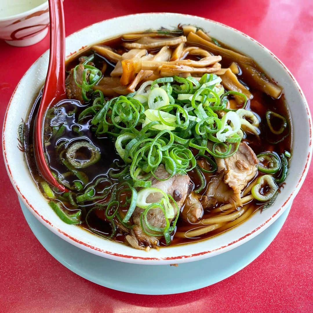 羽尻紘規のインスタグラム：「… 新福菜館　本店 竹入り中華そば 焼飯の写真は撮り忘れた 並やのにボリューム凄すぎた 3日飯要らん #京都駅 #ウマッシュ」