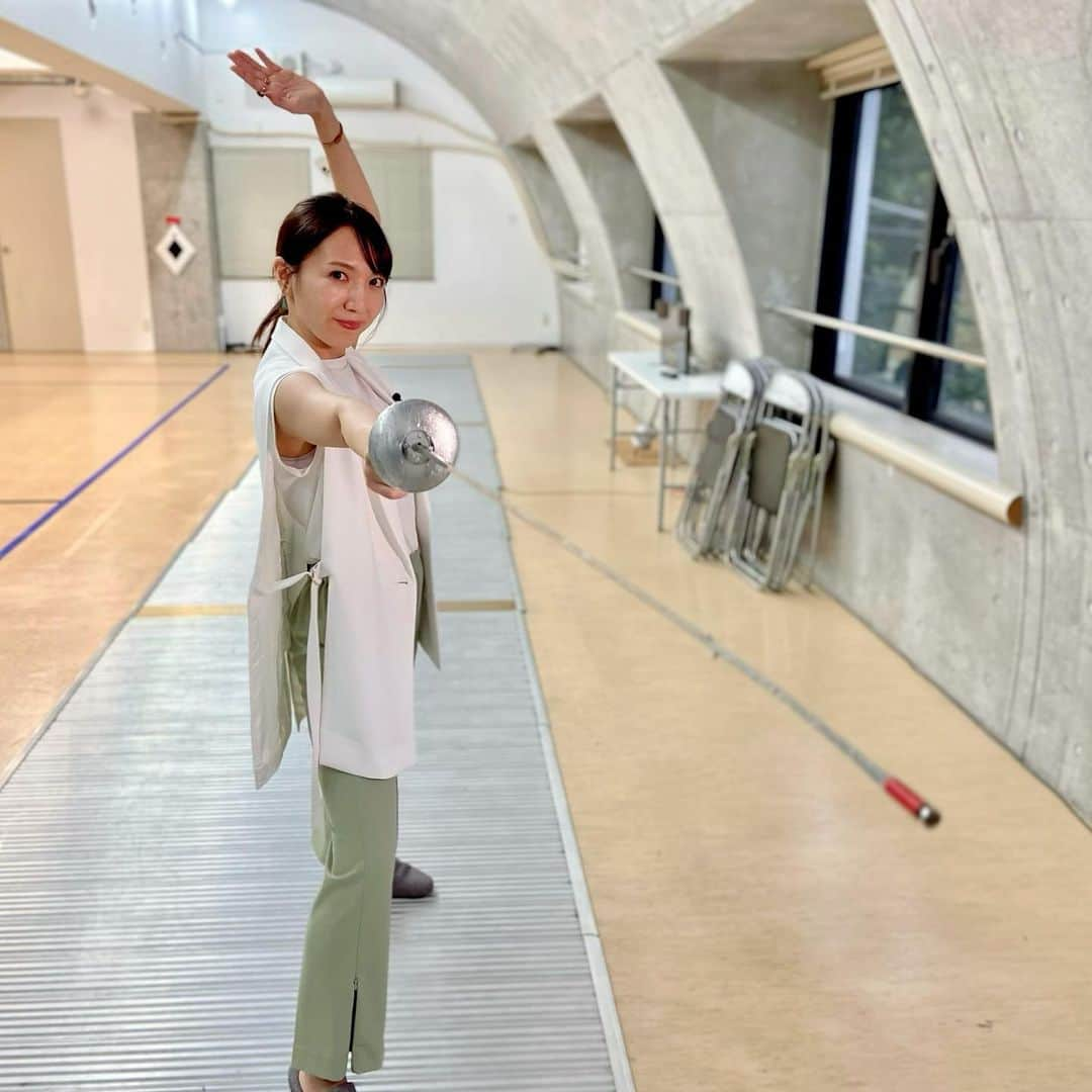 森遥香さんのインスタグラム写真 - (森遥香Instagram)「. 明日 #ZIP! 特集は 東京オリンピックの影響で人気急上昇中の フェンシングとアーチェリーを 取材させていただきました！ なんと、アーチェリー古川高晴選手にも お忙しい中ご出演いただきました✨ . フェンシングやアーチェリーに初めて触れて プレイヤーとしての競技の楽しさを知りました！ ご協力くださった皆様、ありがとうございました☺️ . . #フェンシング#アナウンサー . .」8月23日 18時44分 - moriri_h