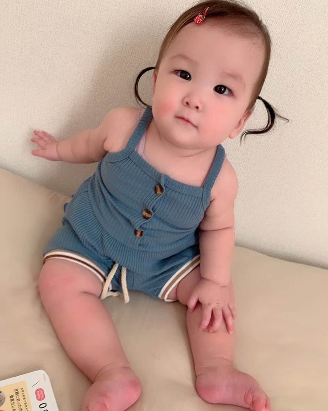ゆらのインスタグラム：「お洋服も髪型も可愛くできて ママも楽しい👧🏻🤍💖  #babygirl #女の子ベビー #ベビー服 #生後8ヶ月」