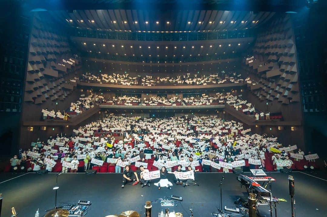 緑黄色社会さんのインスタグラム写真 - (緑黄色社会Instagram)「#リョクシャ化計画2021  無事完走🏁  そして、本日8月23日（月）22:00〜 MUSIC ON! TVにて、東京公演の模様が放送されます。  是非ご覧ください！」8月23日 18時58分 - ryokushaka_official