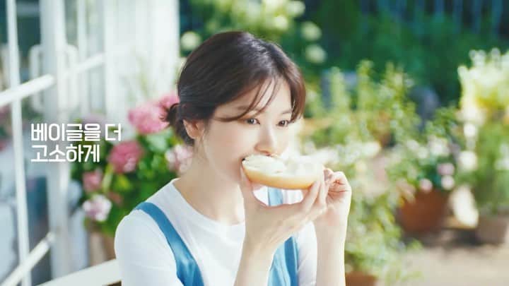 チョン・ソミンのインスタグラム：「어떤 음식이랑도 찰떡같은 케미요정 필라델피아 크림치즈와 함께한 시간🤍💛🤍💛」