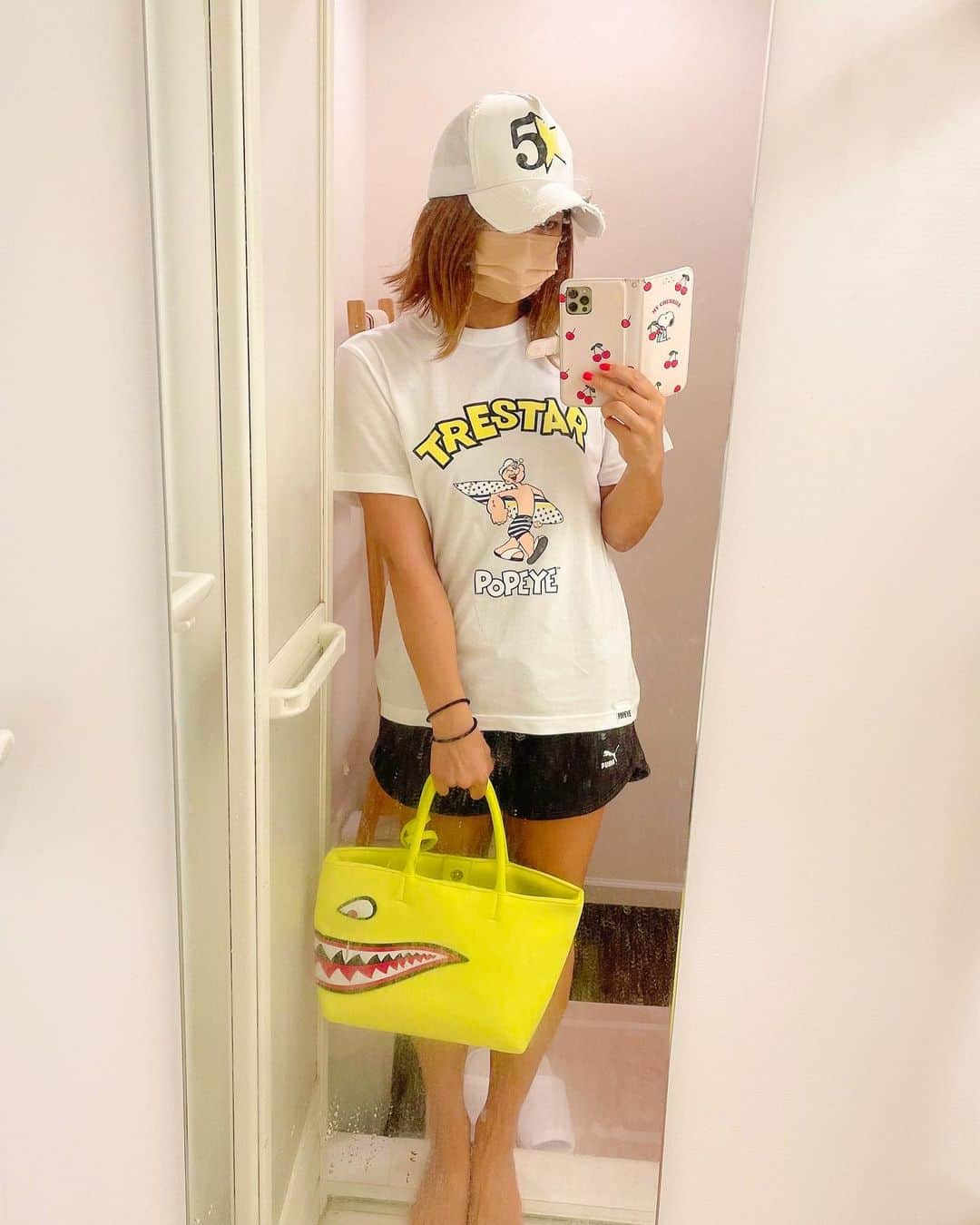 あおい夏海さんのインスタグラム写真 - (あおい夏海Instagram)「🍒いつかのスポーティコーデ🍒 キャップ、Tシャツ、バック @trestar_official   サメの蛍光イエローのバッグめっちゃ可愛い❤️🦈 イエローとオレンジ好き❤️   #キャップ女子  #キャップコーデ  #tシャツコーデ  #あおい夏海 #トレスター #バック #夏服 #スポーティ #スポーティー女子  #ジムコーデ #夏コーデ  #スポーツ女子  #黄色コーデ  #イエローコーデ」8月23日 20時24分 - natsumi.aoi